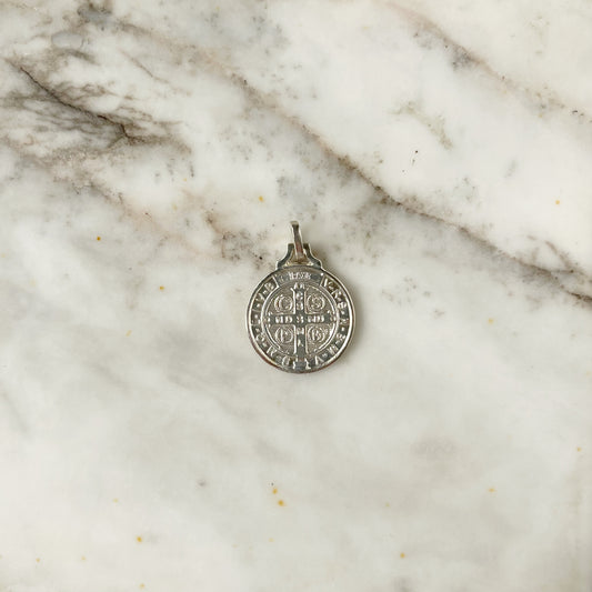 Dije San Benito en plata