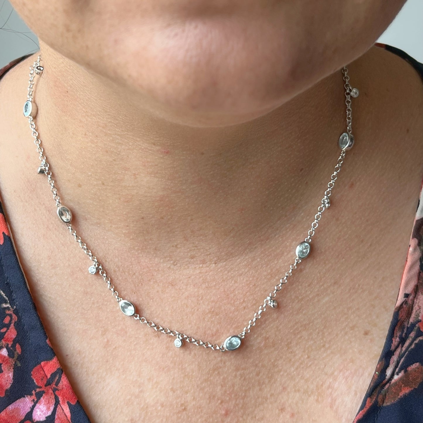 Collar en plata con aquamarinas 3.50ctw y circones blancos