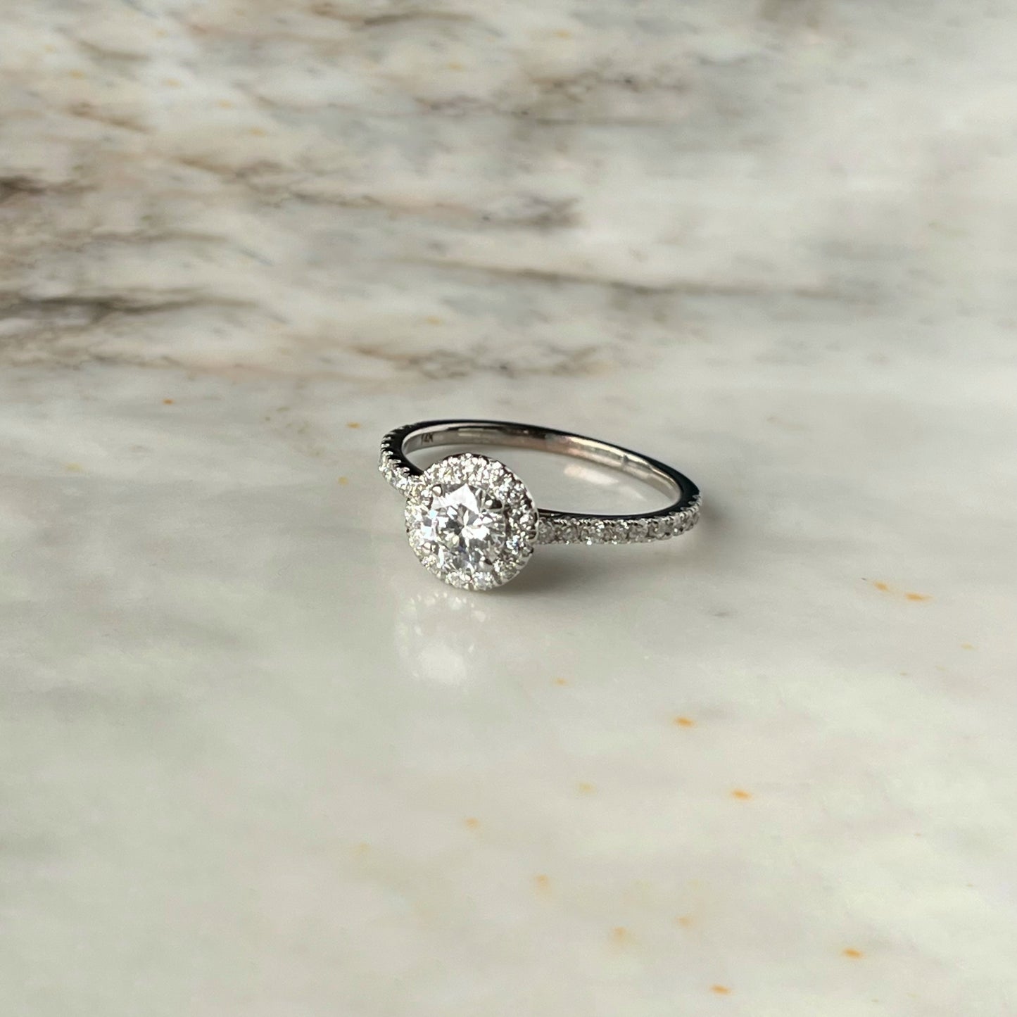 Anillo de compromiso en oro blanco 14k con 1ctw diamantes de laboratorio