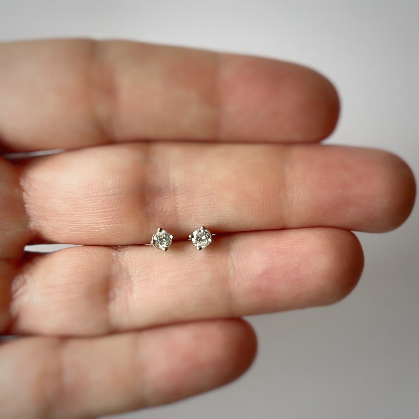 Aretes en oro blanco 14k stud de diamantes 0.21ctw