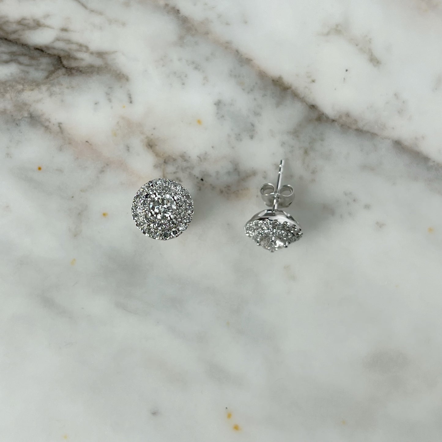 Aretes en oro blanco 10k con doble halo diamantes 0.75ctw