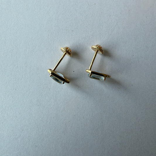 Aretes en oro amarillo 14k rectangulares con aquamarina ovalada y tope rosca