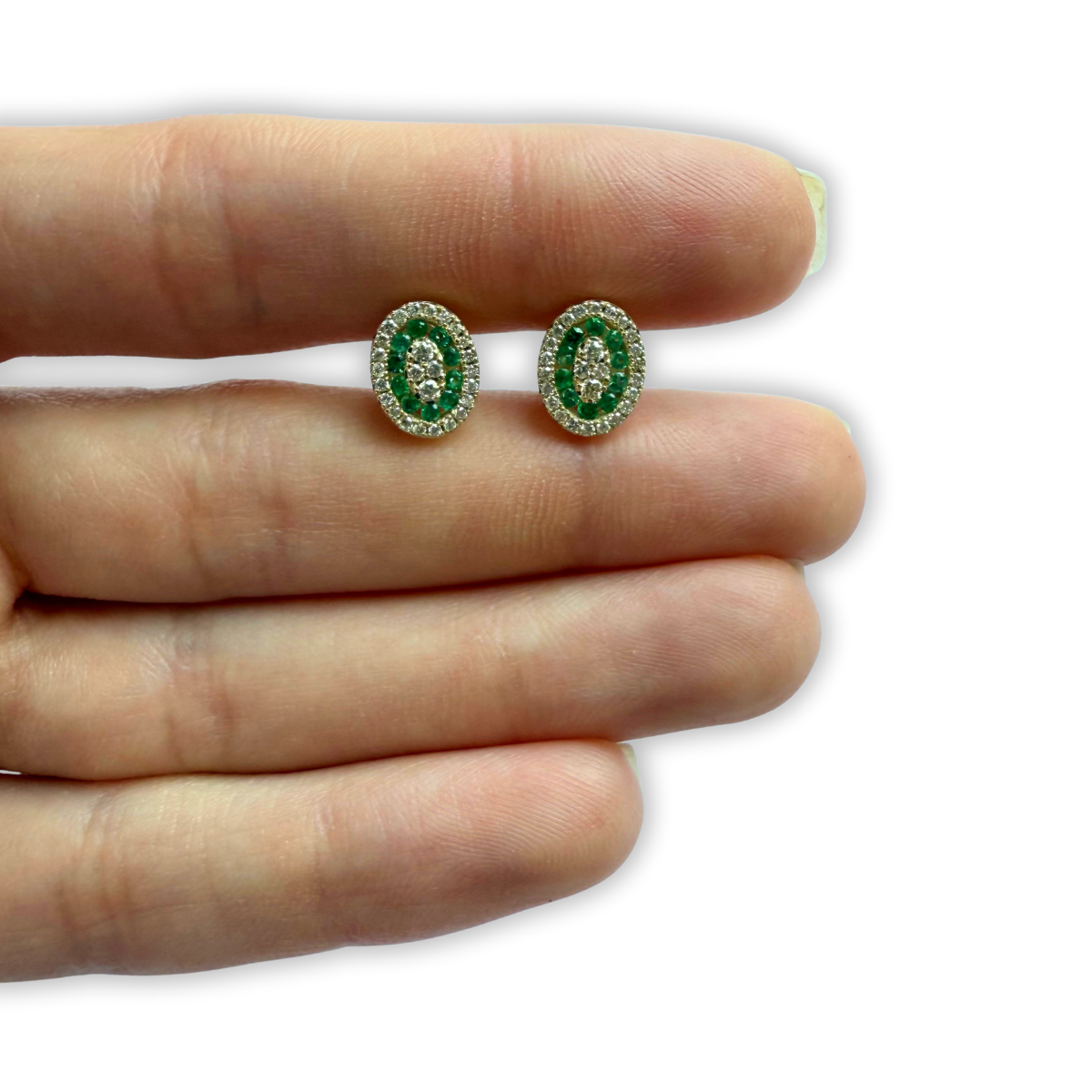 Aretes ovalados de oro amarillo 10K con esmeraldas y diamantes 0.25ctw