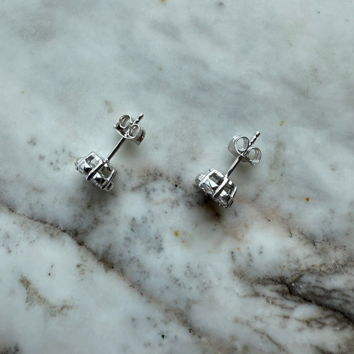 Aretes cluster de diamantes de laboratorio 1.17ctw en plata