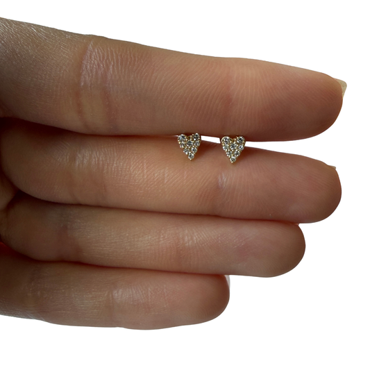 Aretes en oro amarillo 18k con corazón de diamantes de laboratorio con tope rosca
