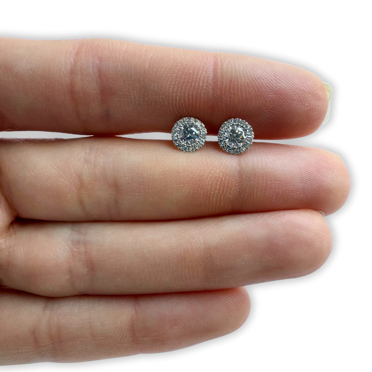 Aretes en oro blanco 10K redondos con halo de diamantes de laboratorio 0.33ctw