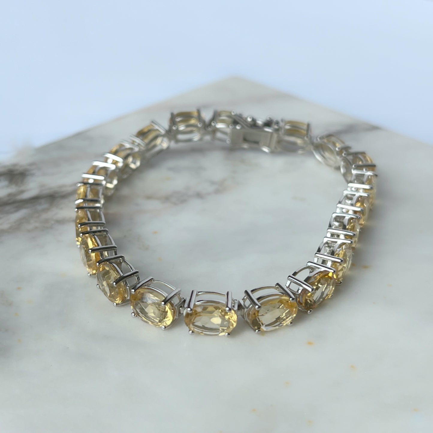 Pulsera de plata con citrinos ovalados