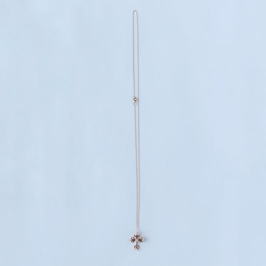 Collar en oro rosa 10k con cruz de curvas y diamante 0.15ctw