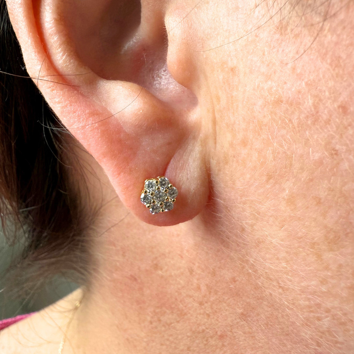 Aretes cluster de moissanitas 0.38ctw en plata con baño de oro amarillo