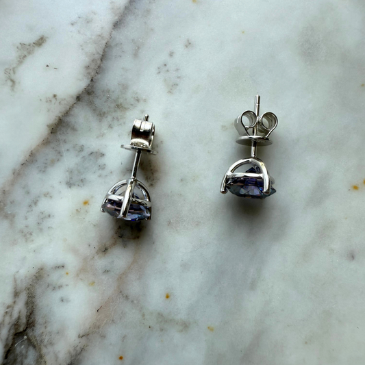 Arete de plata con moissanita azul