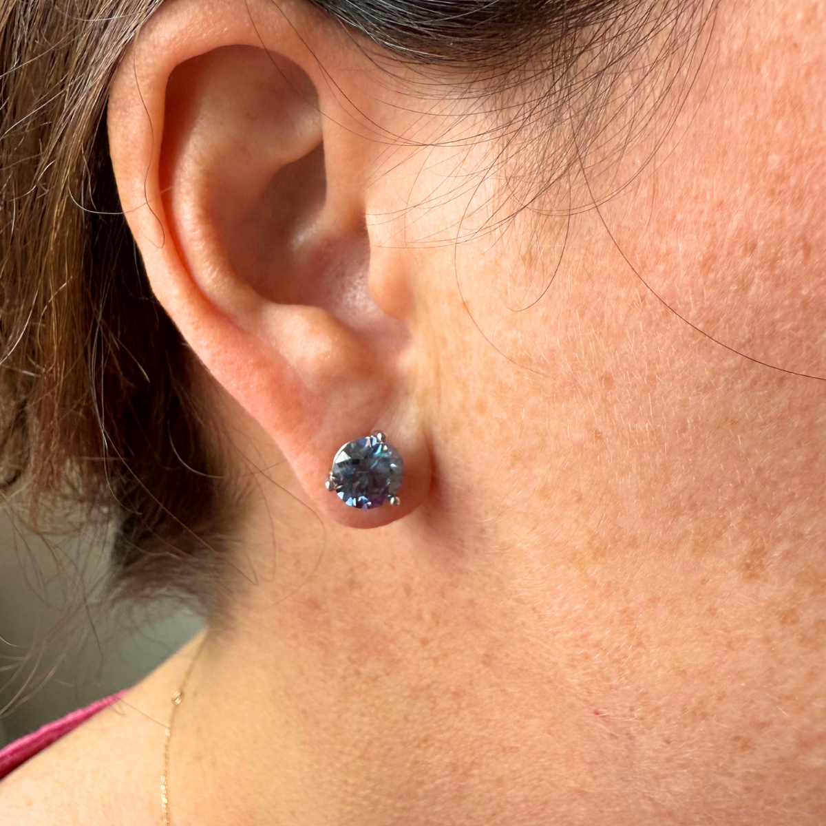 Arete de plata con moissanita azul
