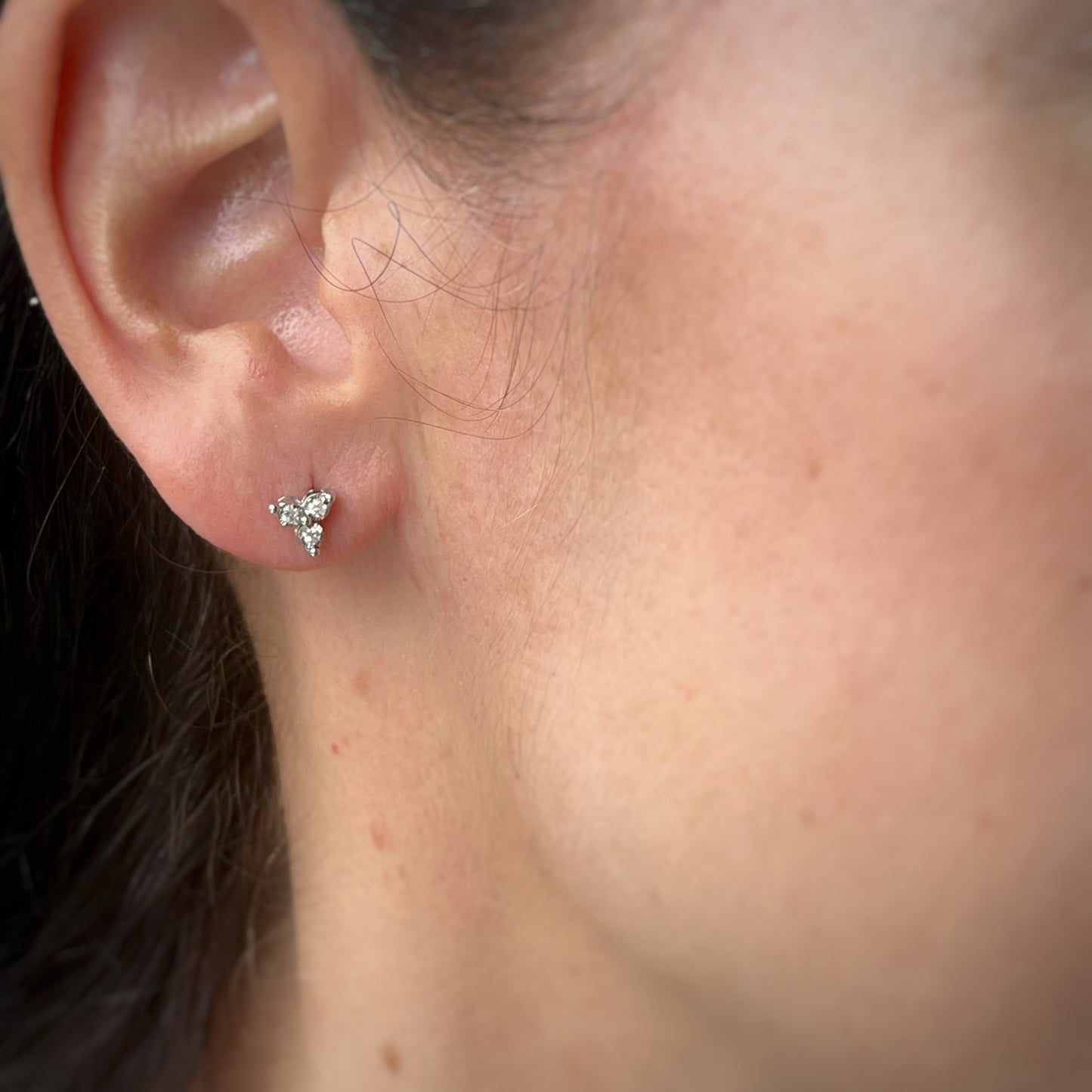 Aretes de plata con trio de diamantes 0.10ctw