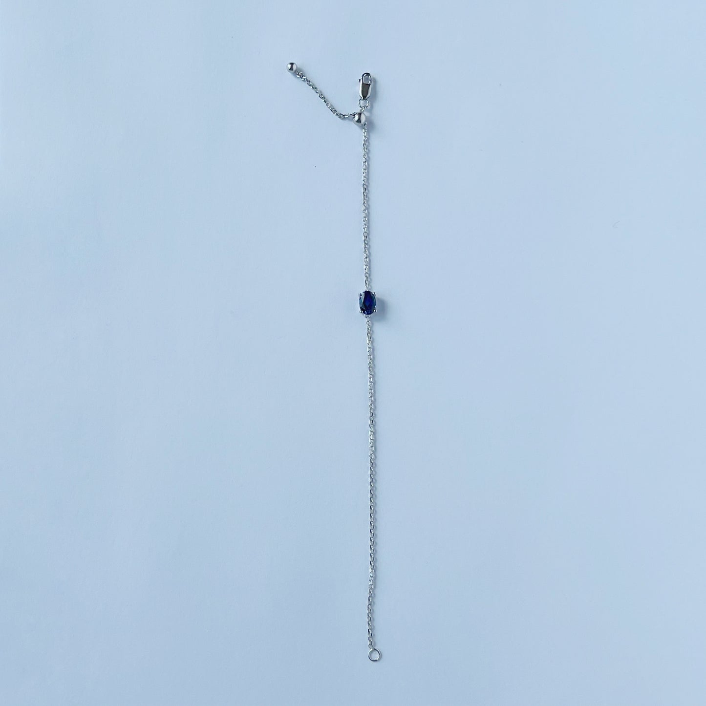 Pulsera en oro blanco 10k con zafiro de laboratorio