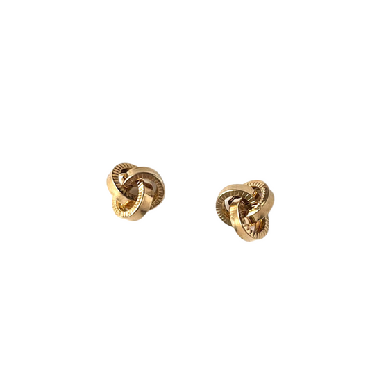 Aretes de nudo de oro amarillo 18k con aros planos con textura