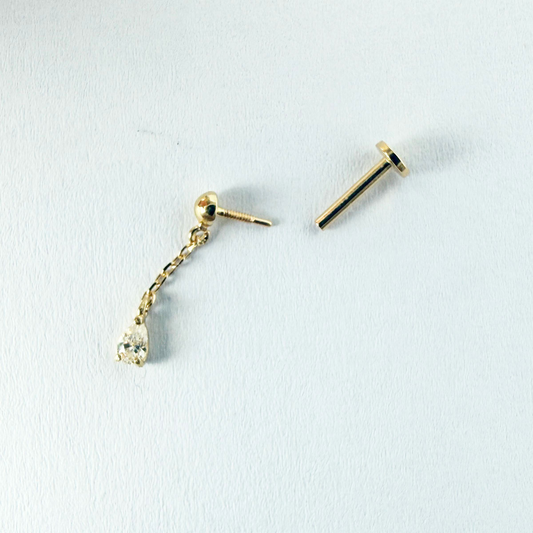 Arete piercing bolita de oro amarillo 14k con cadena y gota de circón colgando