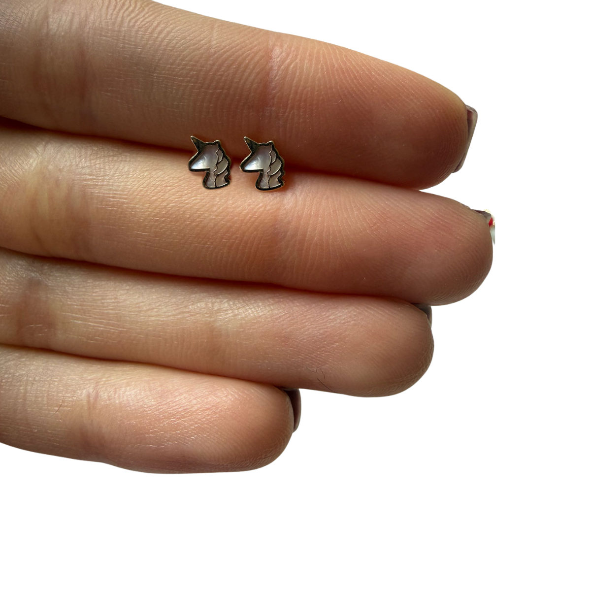 Aretes unicornio con madre perla en oro amarillo 14K con tope rosca