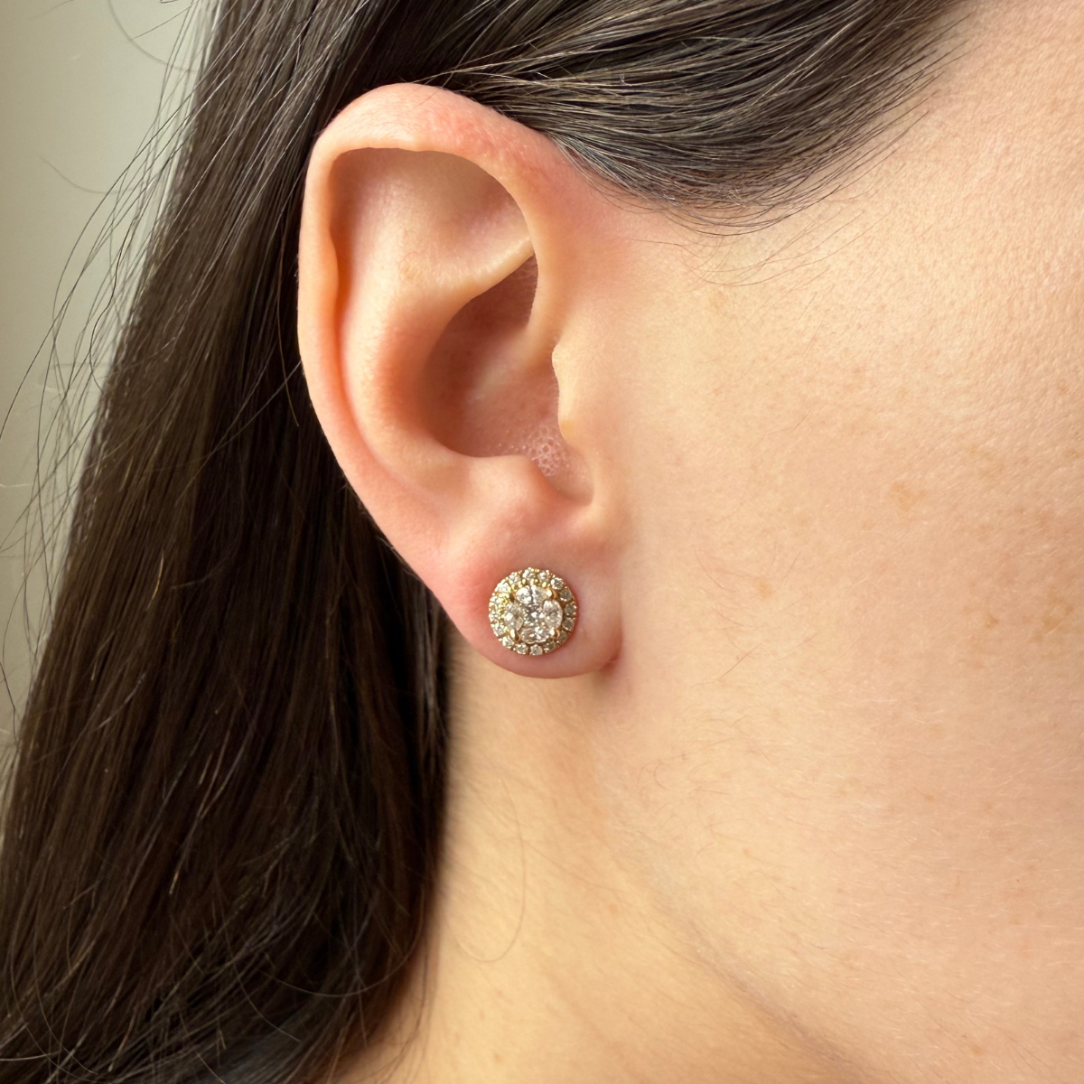 Aretes redondos en oro amarillo 14K de diamantes 0.82ctw