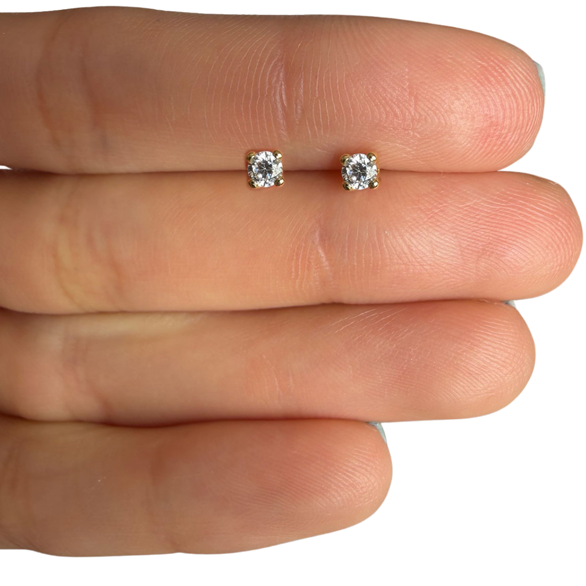 Aretes circón blanco con cuatro agarres en oro amarillo 18K con tope rosca