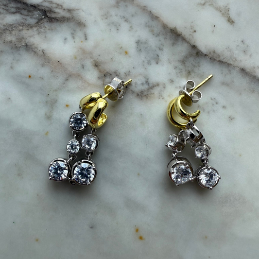 Aretes de plata con baño platino y baño de oro amarillo con doble fila de circones redondos colgando y doble argolla