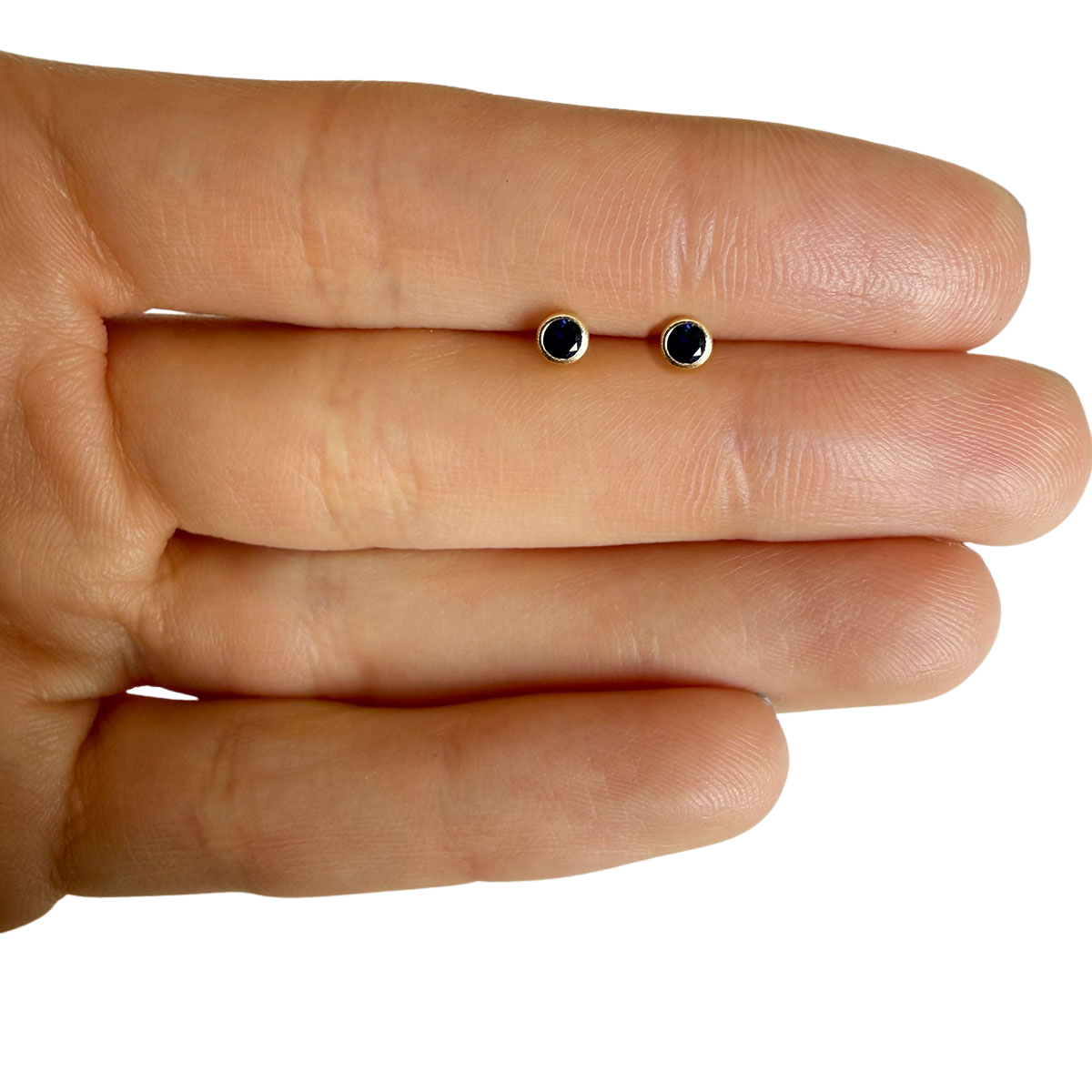 Aretes en oro amarillo 14k con circón azul biselado borde fino con tope rosca