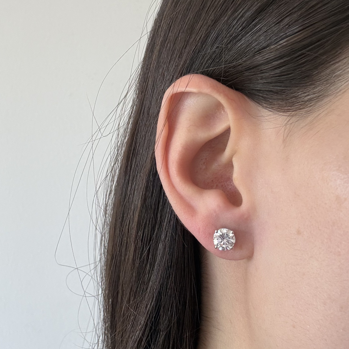 Aretes stud de diamantes de laboratorio 2ctw en oro amarillo 14K