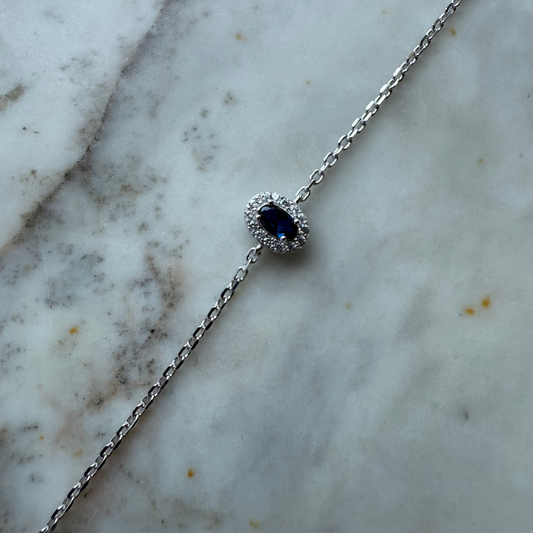 Pulsera de plata con circonita azul ovalada y halo de circonitas blancas