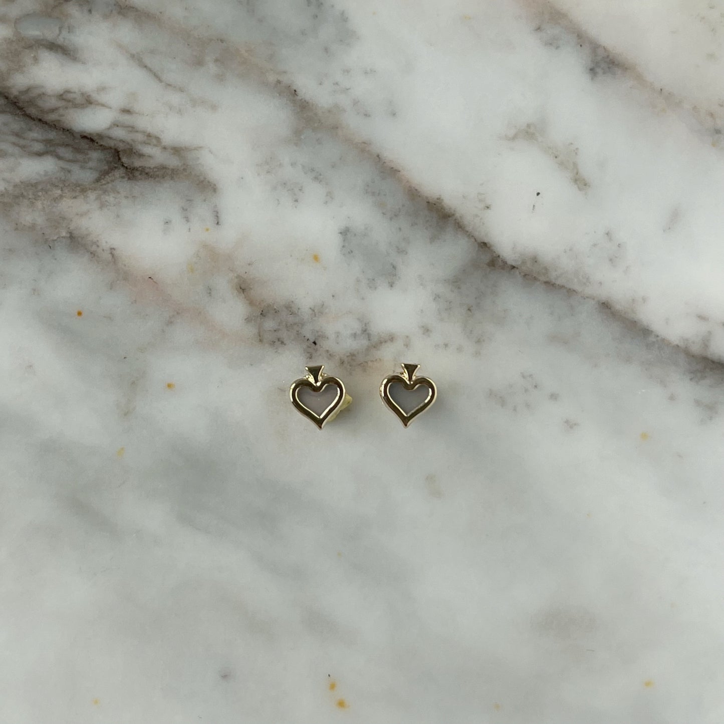 Aretes en oro amarillo de 14k de picas con broche rosca