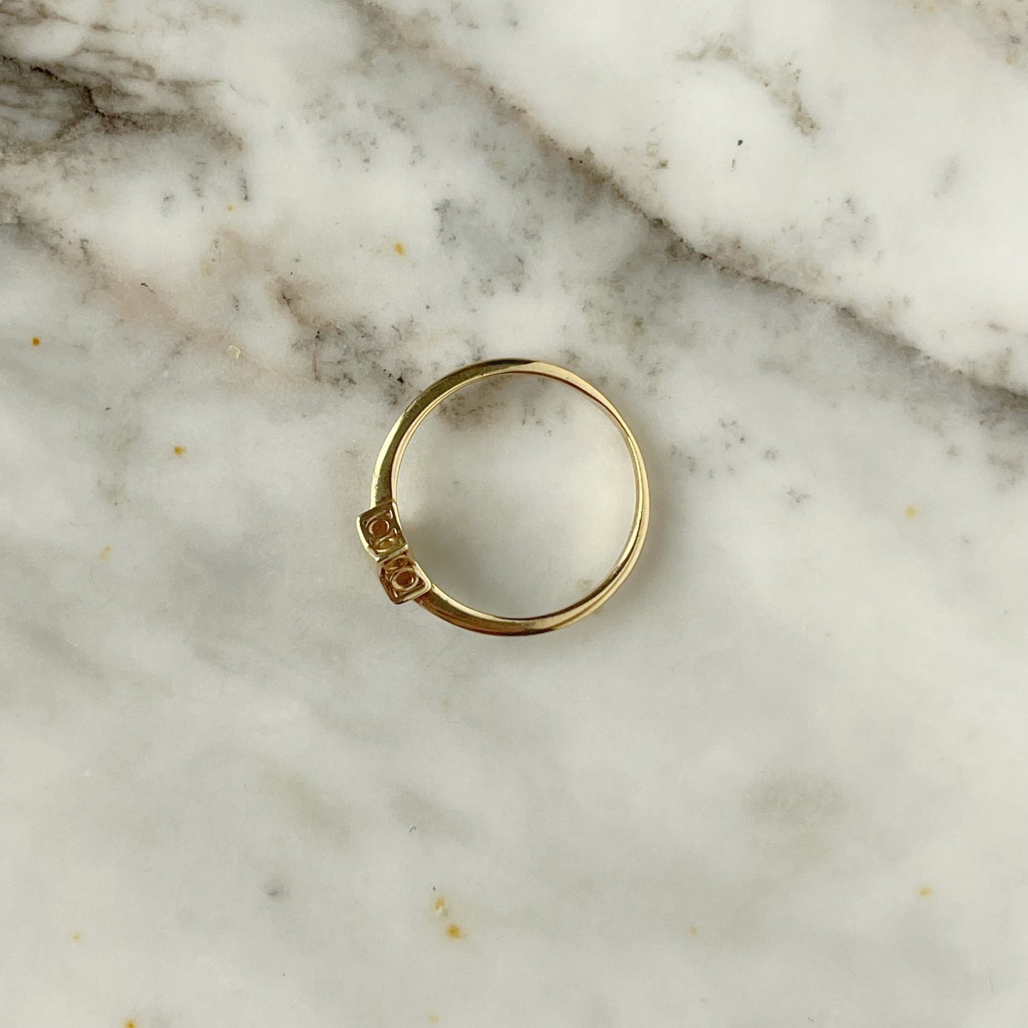 Anillo en oro amarillo 14k con estrella y diamante