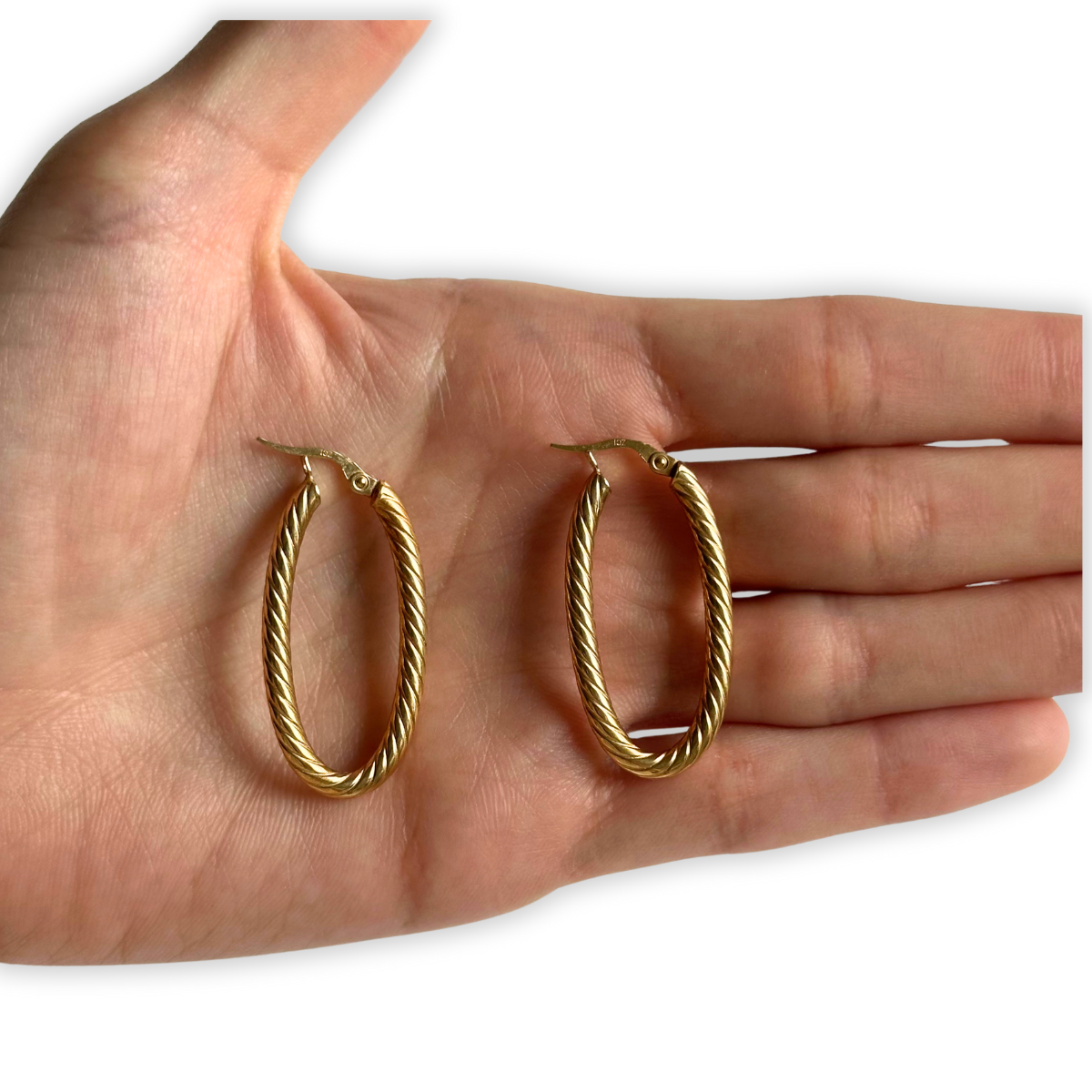 Argollas ovaladas largas de oro amarillo 14K entorchado