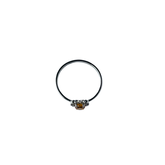 Anillo en oro blanco 10k con citrino y halo de diamantes 0.11 ctw