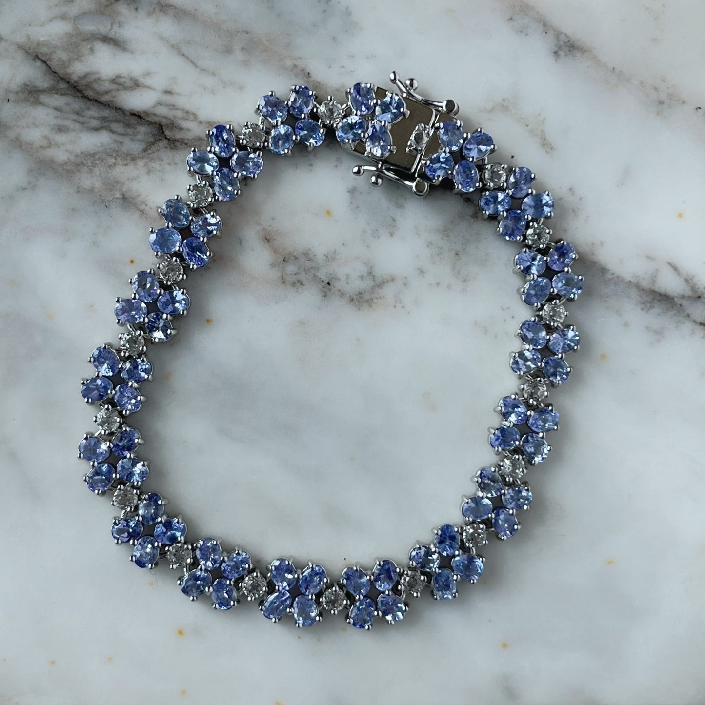 Pulsera de plata con tazanita y zafiro blanco de laboratorio
