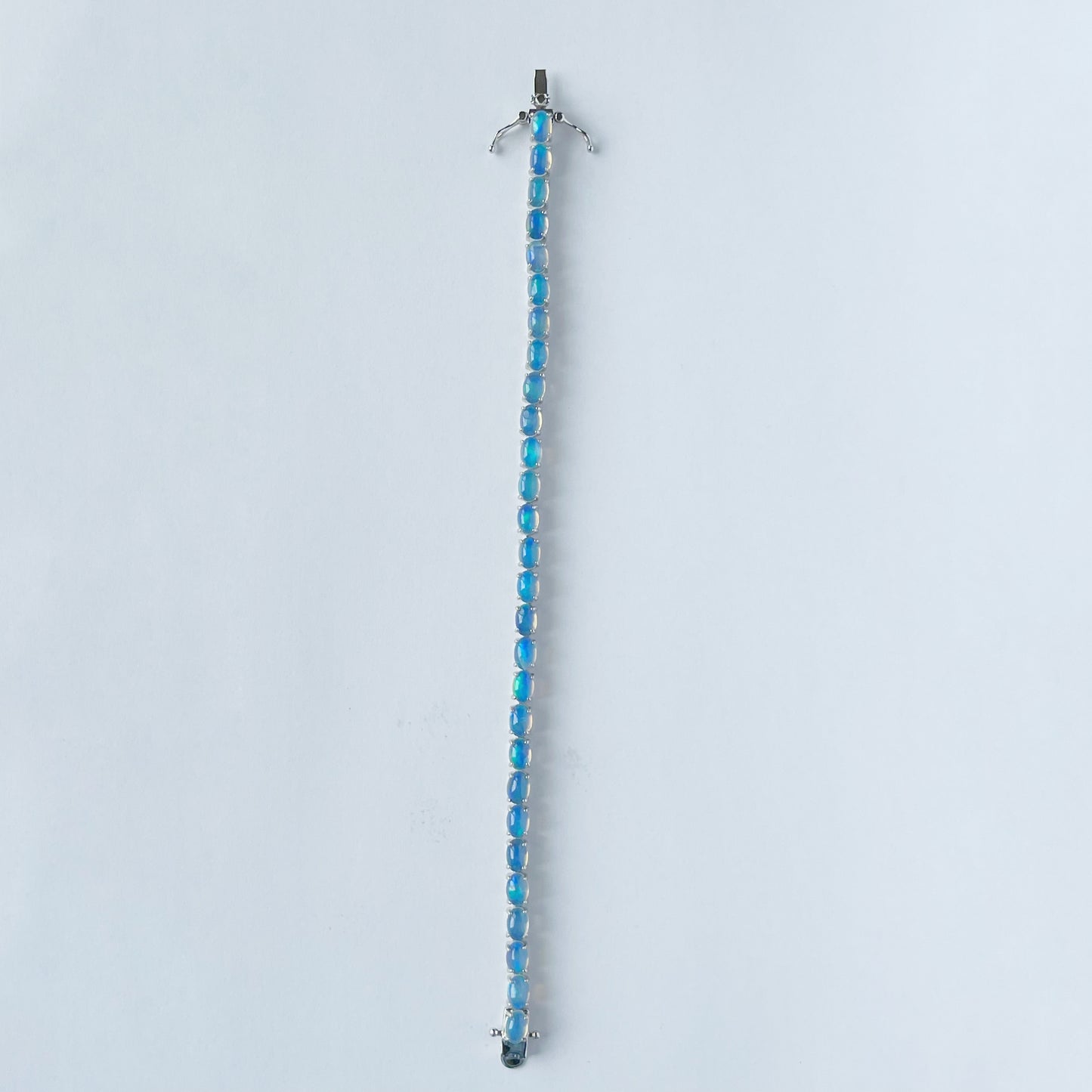 Pulsera de plata con ópalo ovalado