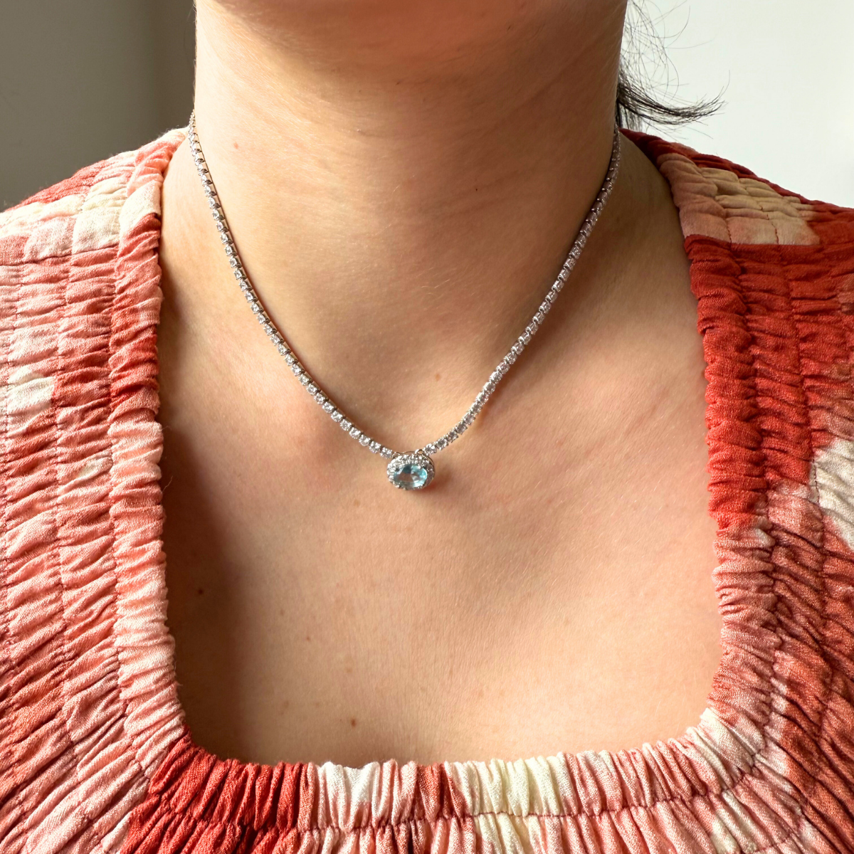 Collar de plata con topacio azul y circonitas tipo tenis