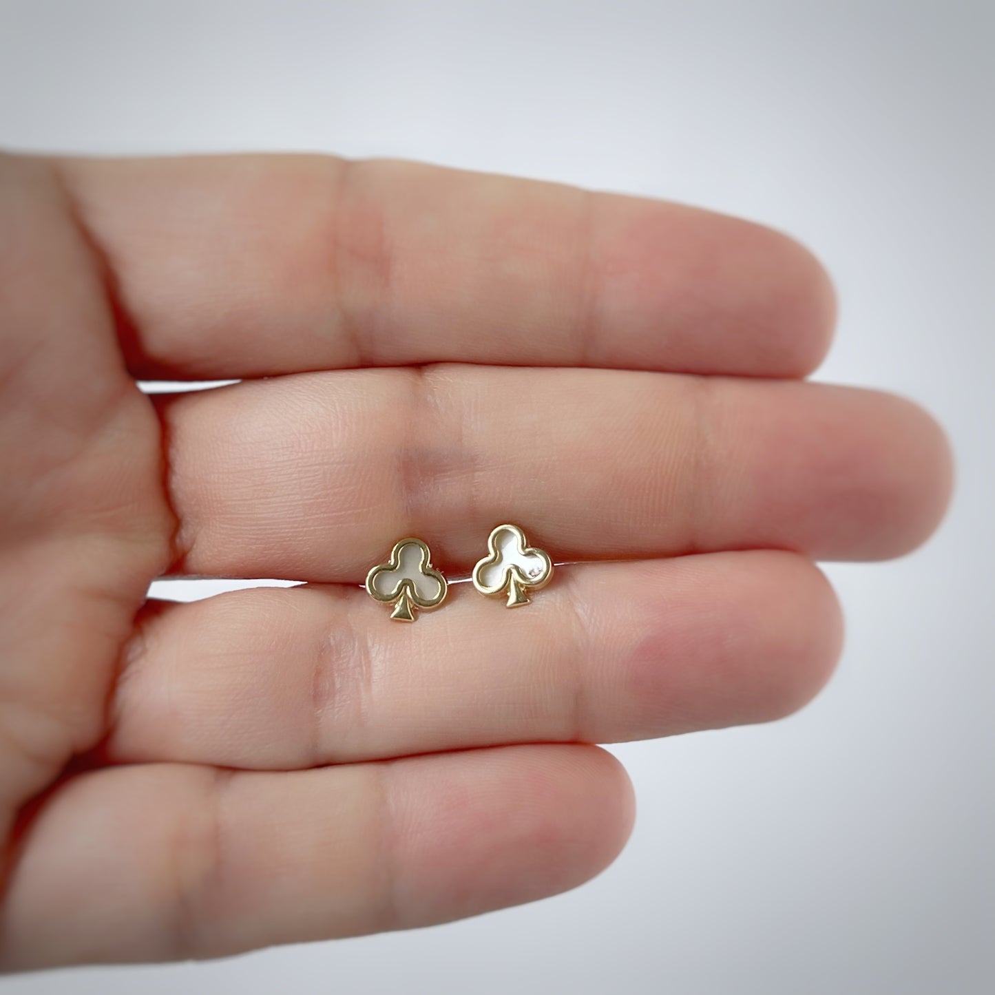 Aretes en oro amarillo de 14k de trébol con broche rosca