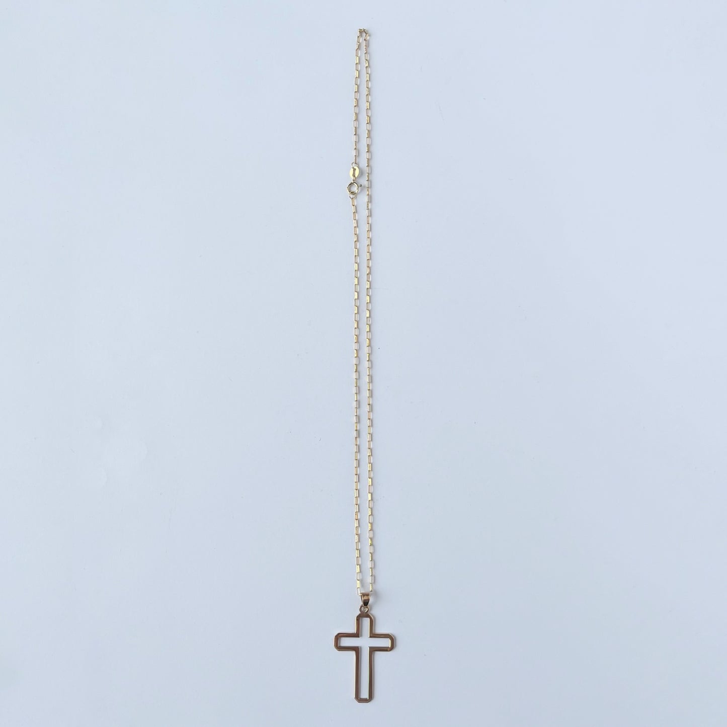 Dije con cruz de oro 18k grande con puntas redondeadas