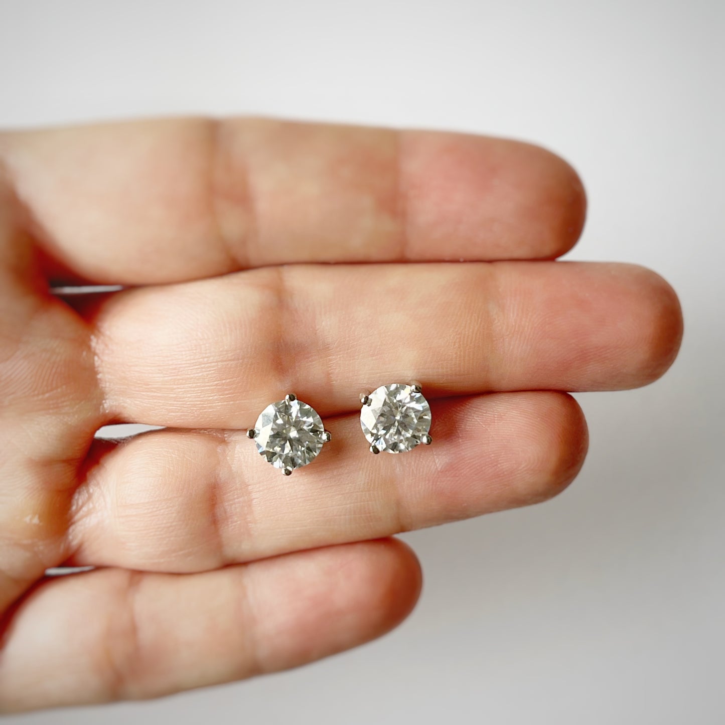 Aretes de plata con moissanita de 3ctw