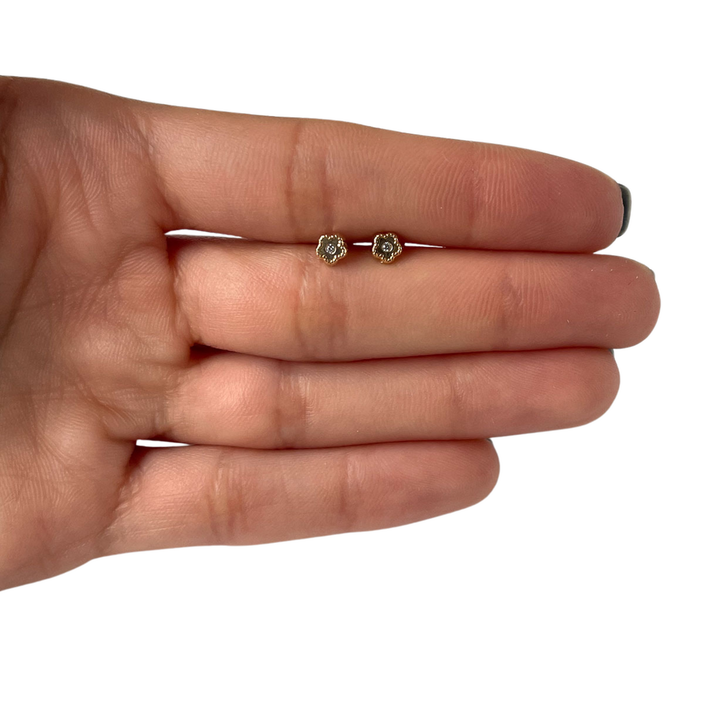 Aretes en oro amarillo 14k de florcita con circonita en el centro