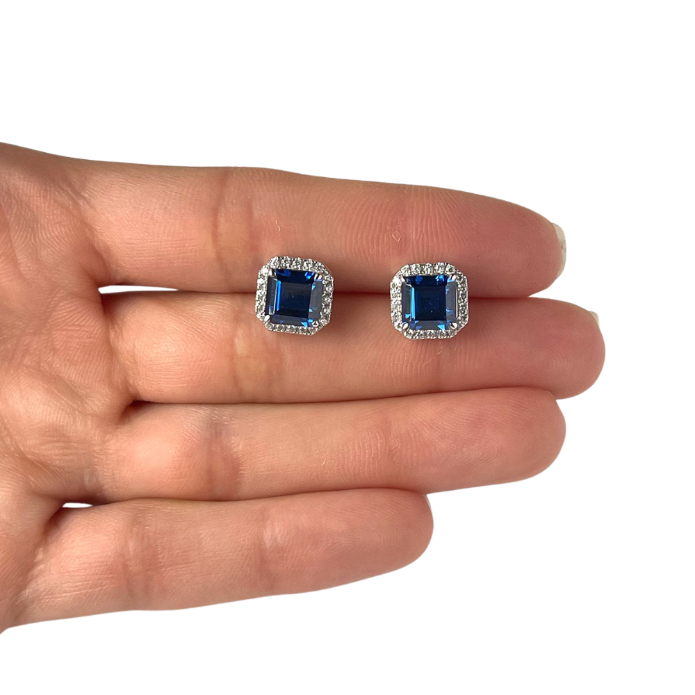 Aretes de plata con circonita cuadrada azul y halo de circonitas blancas
