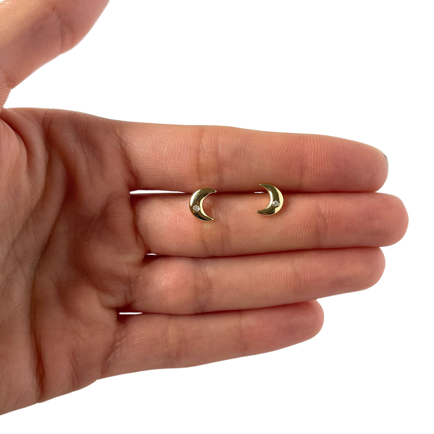 Aretes de lunas en oro amarillo 10k con diamante 0.04 ctw