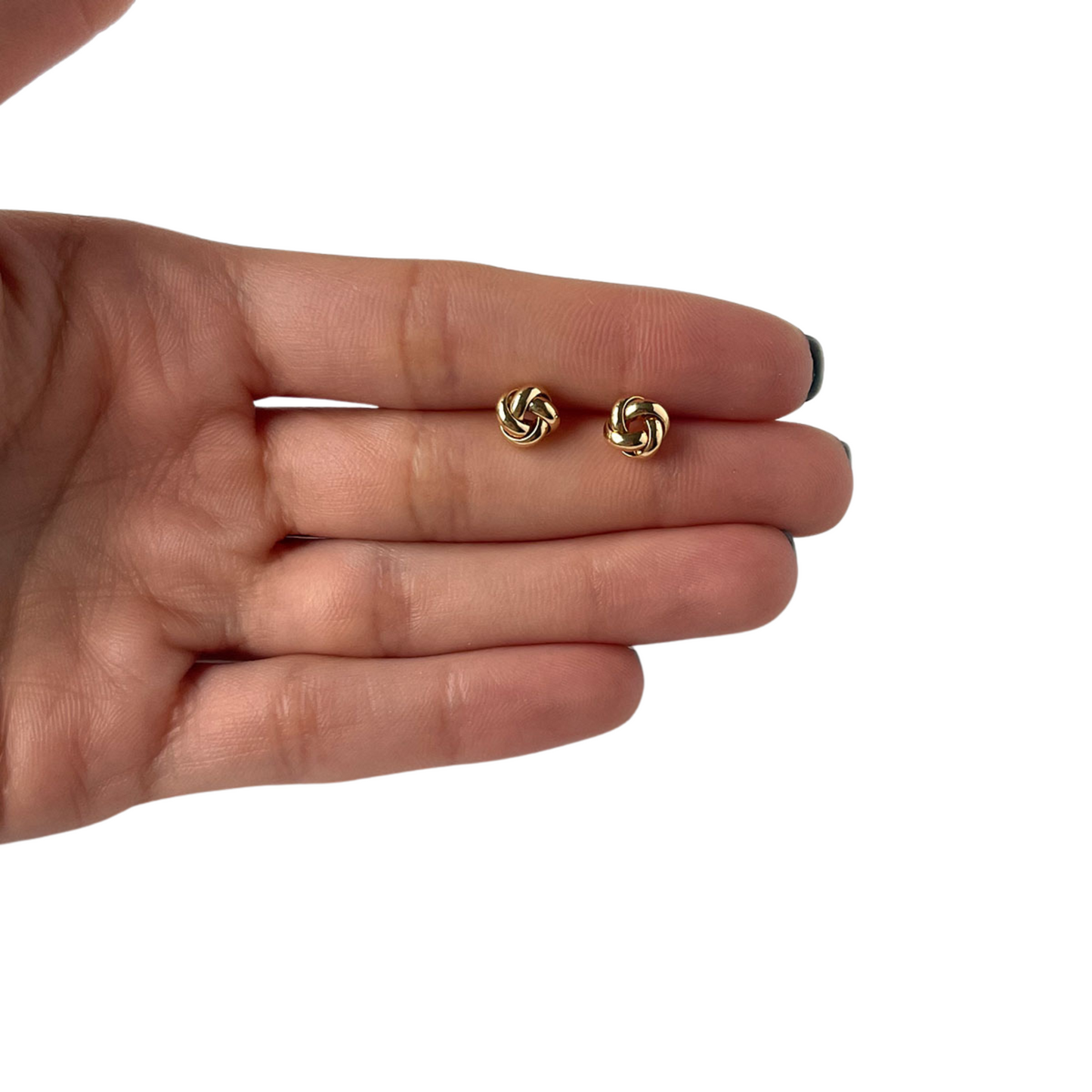 Aretes en oro amarillo 18 K de nudo de aros redondeados con tope tornillo