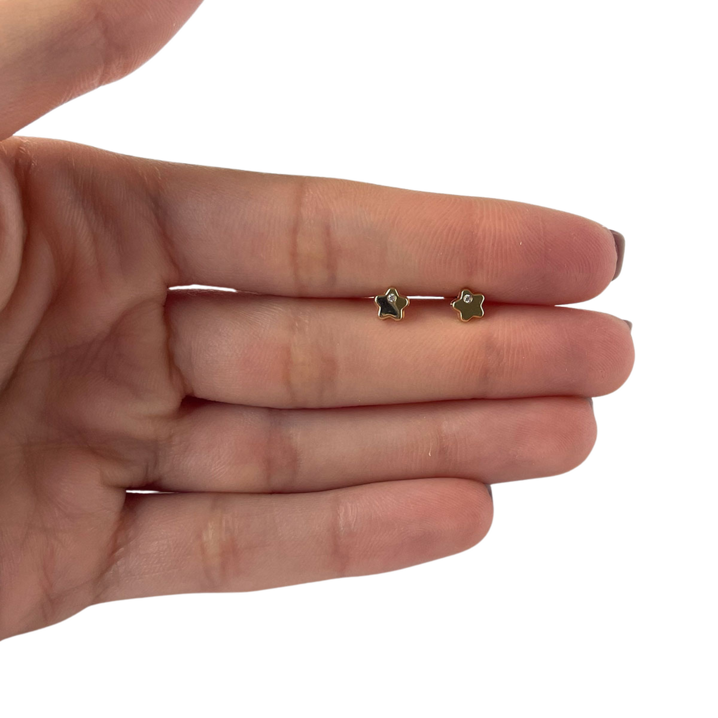 Aretes oro amarillo 14k con estrella y una circonita con tope rosca