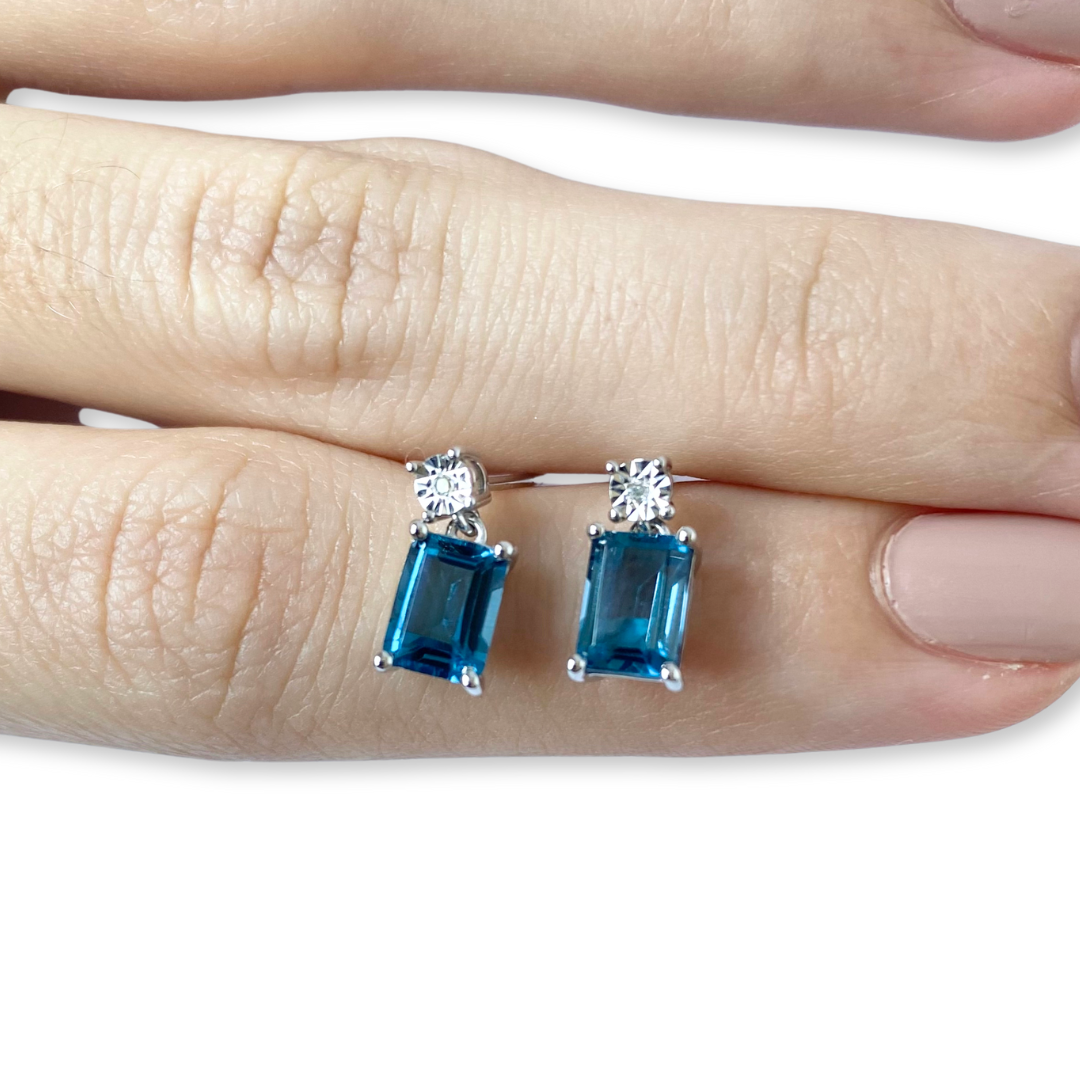 Aretes en oro blanco 10k con topacio london blue y diamantes 0.01ctw