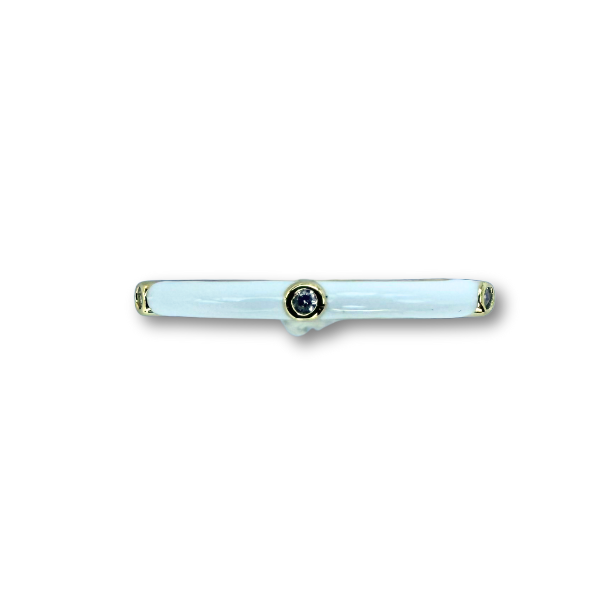 Anillo de plata con baño de oro amarillo con esmalte blanco y zafiro blancos