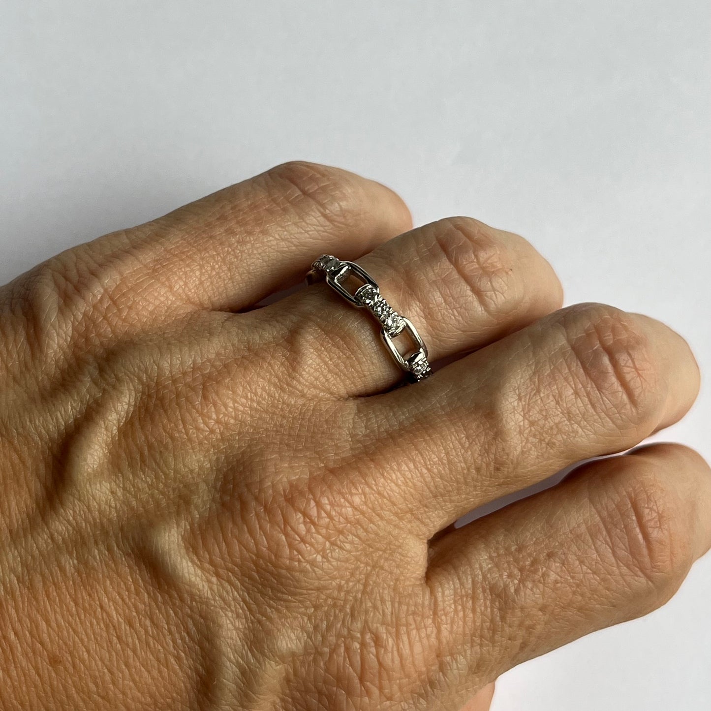 Anillo de plata en forma de eslabones con diamantes de laboratorio 0.54ct
