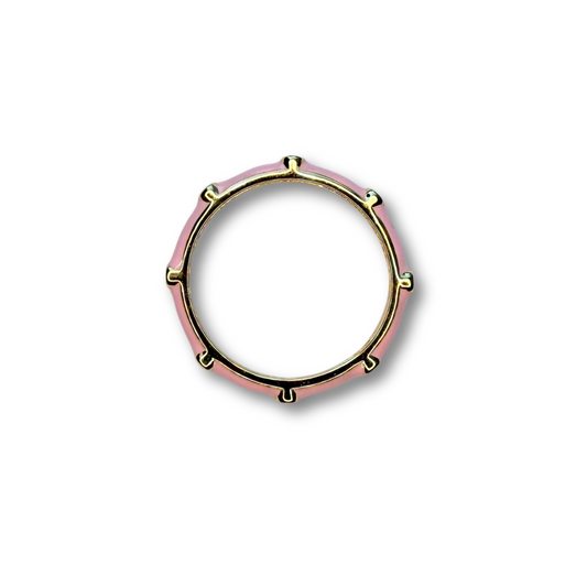Anillo de plata con baño de oro con esmalte rosado y zafiros blancos