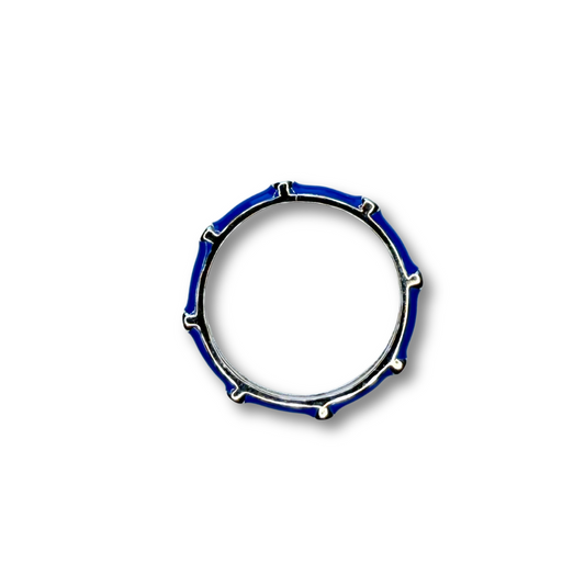Anillo de plata con esmalte azul y zafiros blancos