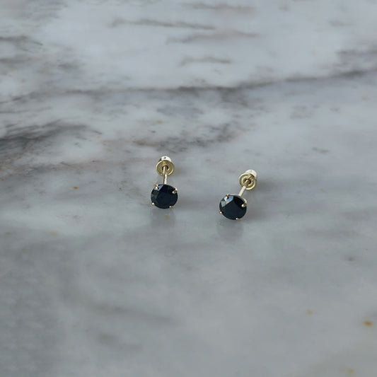 Aretes en oro amarillo 14K con circón negro de 4mm con tope rosca