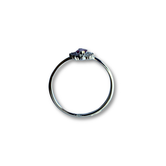 Anillo en oro blanco 14K con marquesa de rubí 0.21ct y halo de diamantes 0.13ctw