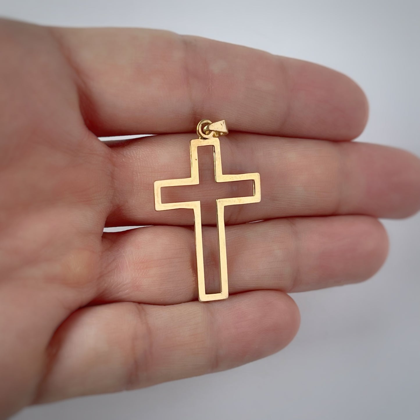 Dije con cruz en oro 18k grande con puntas rectas