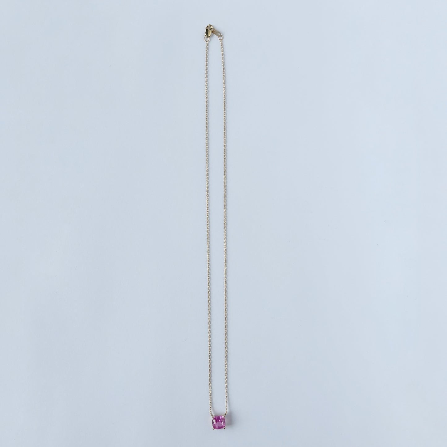 Collar en oro amarillo 10k con topacio rosado cuadrada